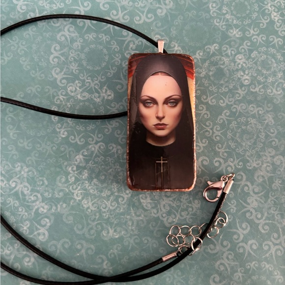 Vintage nun necklace - Picture 2 of 4